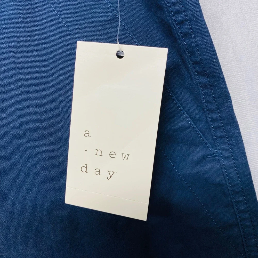 A New Day Women's Navy Straight High Rise Cropped Pants‎ Size 16 R Stretch